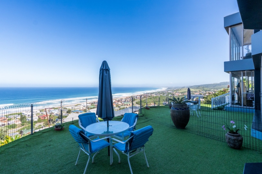 7 Bedroom Property for Sale in Outeniqua Strand Western Cape